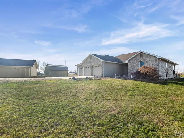 5476 Waterway Dr, Pinckneyville, IL 62274