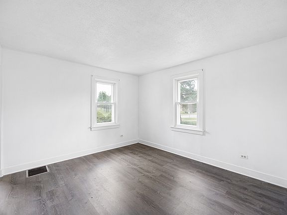 3rd image of 345 Elmhurst St