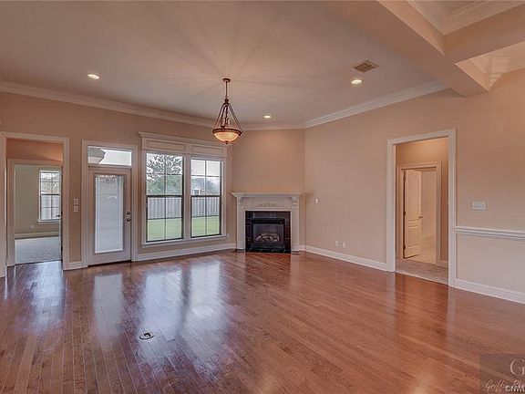 5th image of 306 Briars Ct