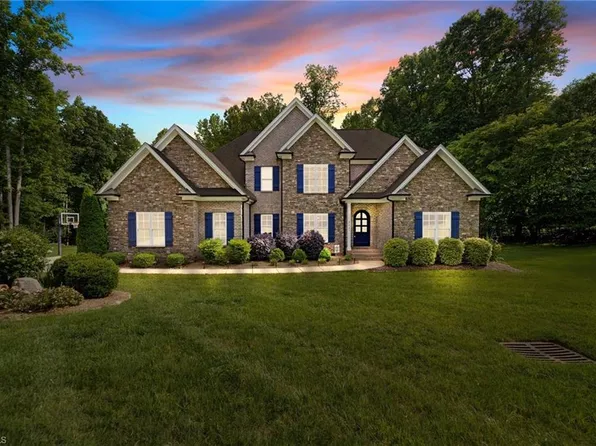 8441 Alice Player Dr, Oak Ridge, NC 27310