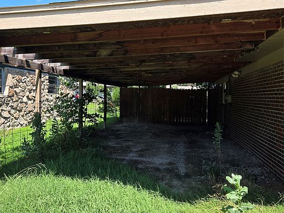 4th image of 425 NW Oak Park Rd