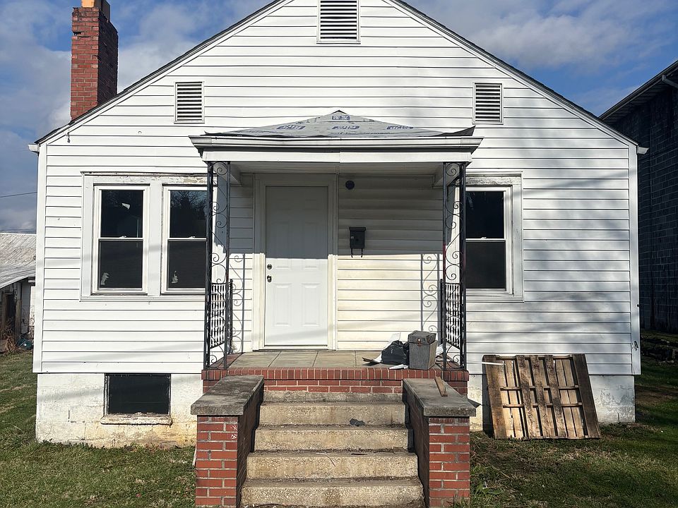 1st image of 225 N Chestnut St
