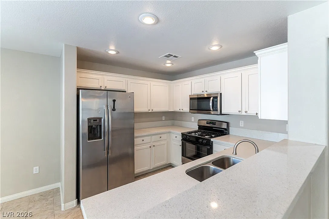 4 bed, 2.5 bath, 1595 sqft, $2,195 — Photo 3