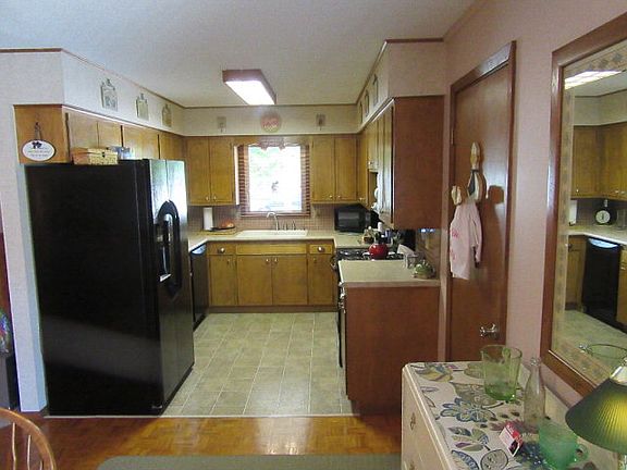 4th image of 1404 N Ruby Grand Is NE