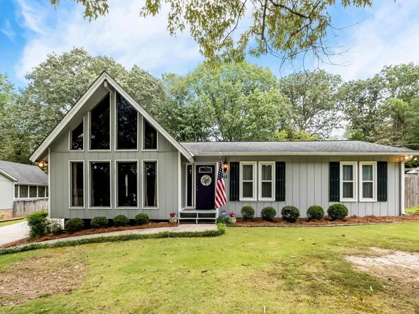 912 Colonial Dr, Alabaster, AL 35007