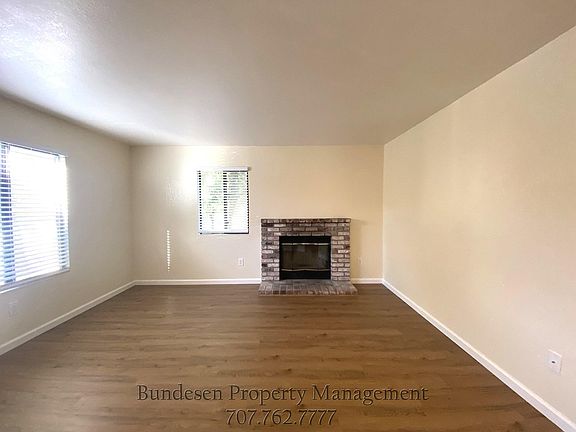 4th image of 302 Park Place Dr