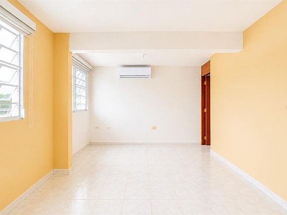 5th image of Calle C URB LOS CHOFERES CALLE C #28