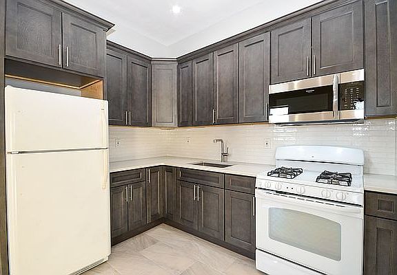 3rd image of 561 Macon St APT 4