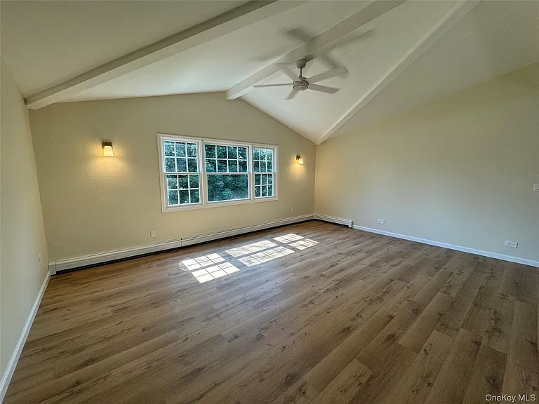 1 Towne Ct — Photo 13