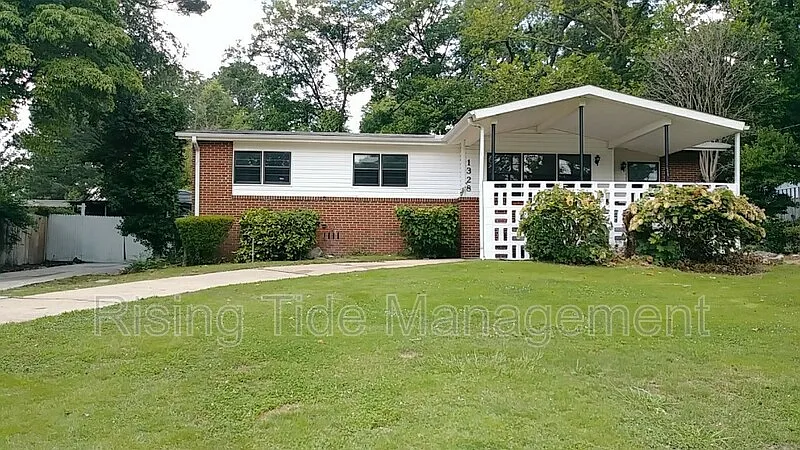 1328 Hatfield Ln