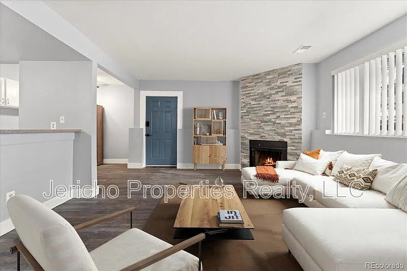 2 bed, 2.0 bath, 893 sqft, $1,695 — Photo 4