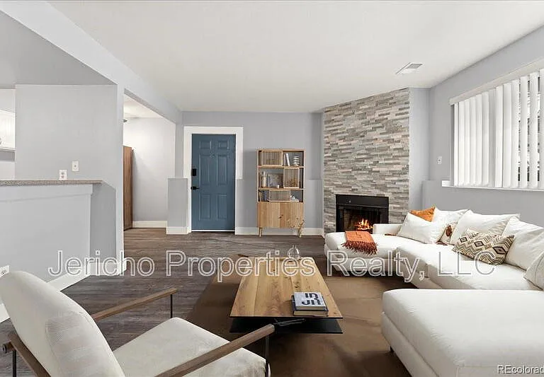 6350 Oak St #103 — Photo 4