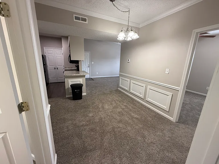 Lake Shore Apartments — Photo 59