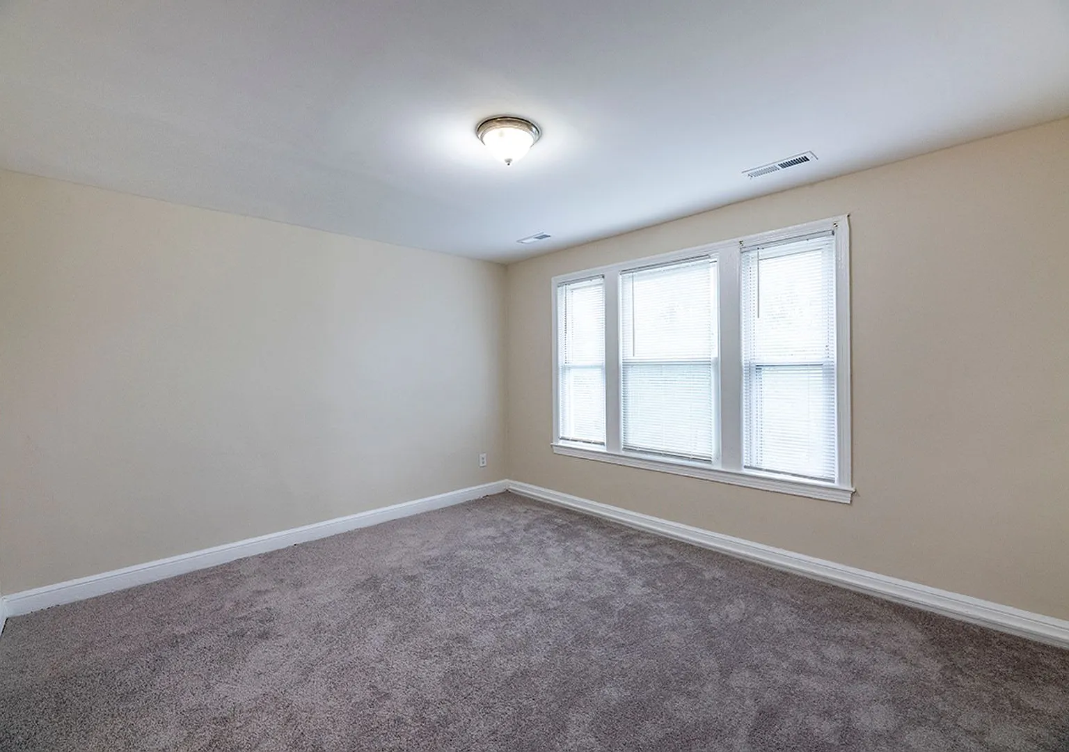 351 Parkland Pl SE Apt 3 — Photo 4