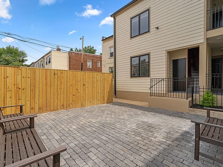 1516 Oates St NE — Photo 25