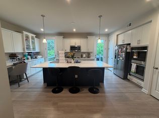 18275 Summit Pointe Dr, Triangle, VA 22172