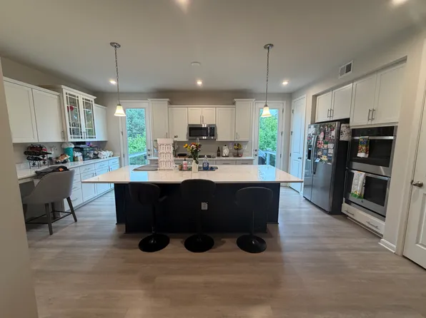 18275 Summit Pointe Dr, Triangle, VA 22172
