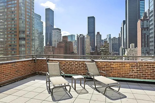 Rented by Douglas Elliman | media 24