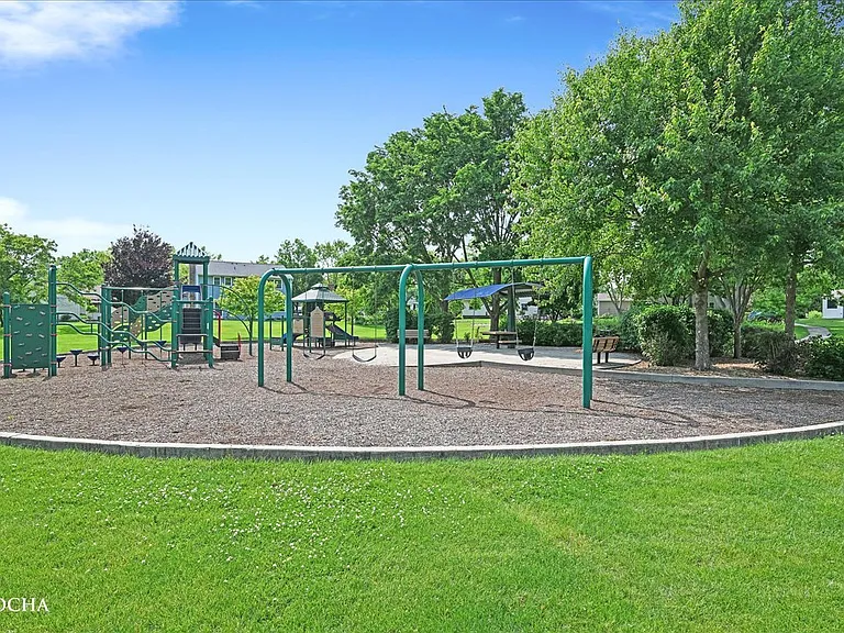 1012 Bainbridge Dr — Photo 47