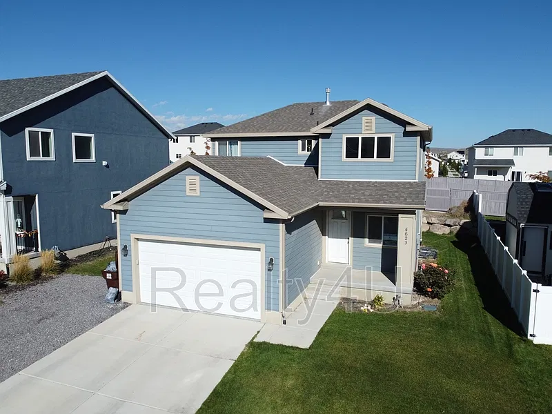 4623 E Flower Point