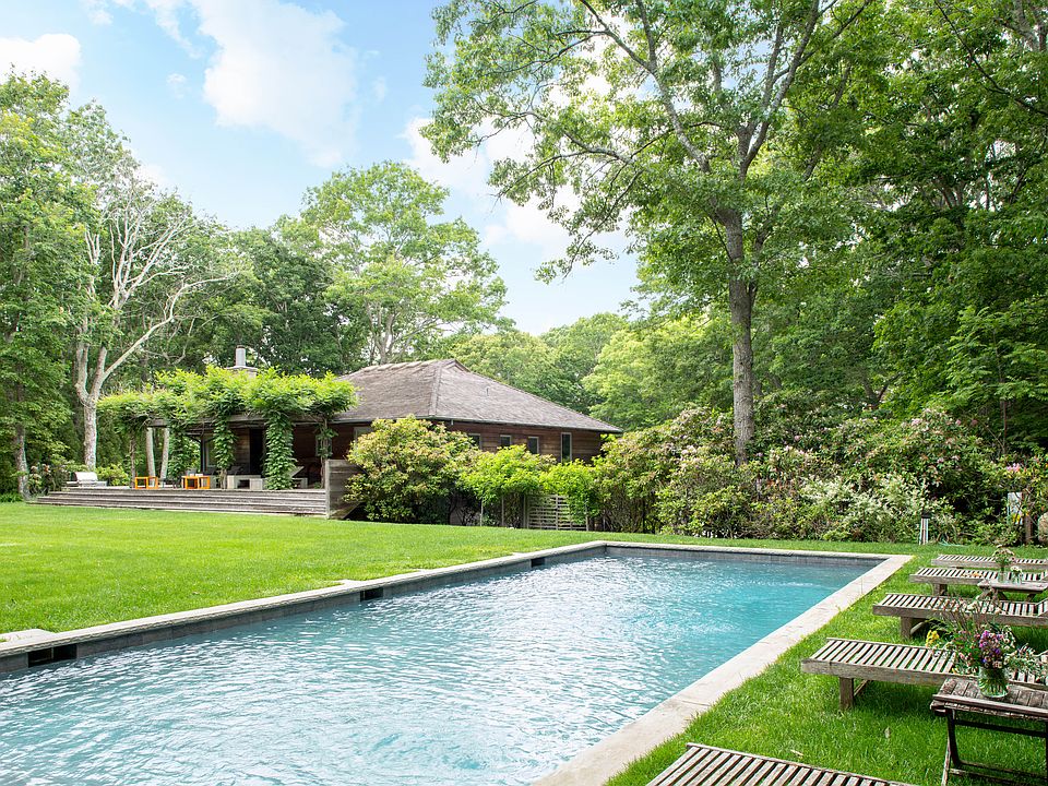 1st image of 30 Woodland Dr