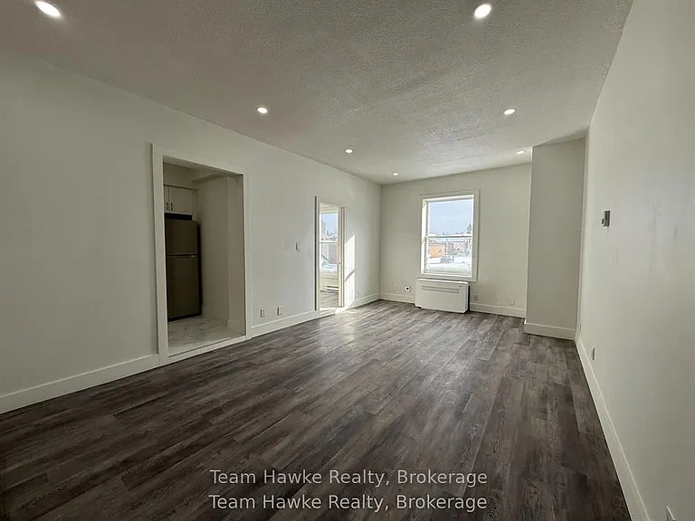 521 Bay St #13 — Photo 8