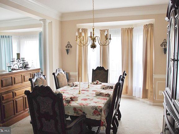 5th image of 913 Riverdale Cir