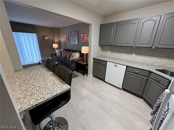 3rd image of 699 Crownwood Ct