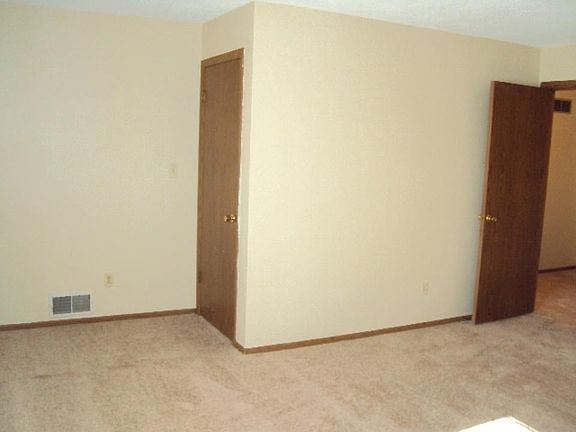 5th image of 1301 W Jeth Ct