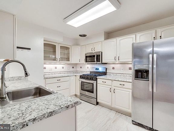 4th image of 5003 Greenhaven Pl