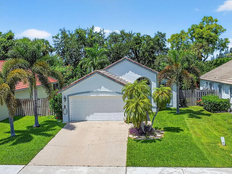 1891 Oak Berry Cir — Photo 44