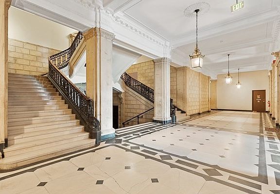 3rd image of 16 Balmoral St Unit 410