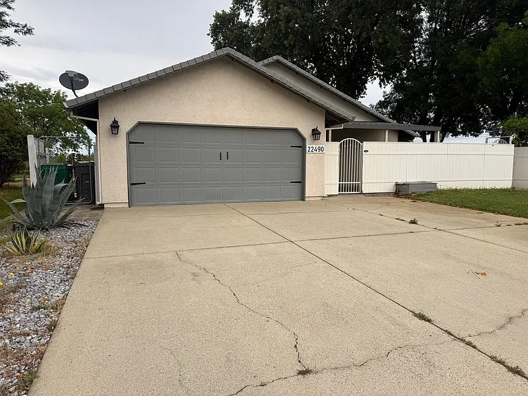22490 Golftime Dr — Photo 2