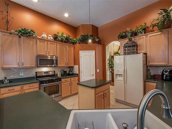 5th image of 3309 Eastmonte Dr