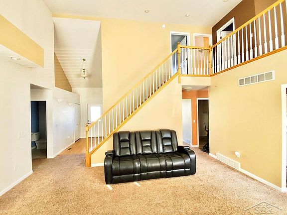 2nd image of 2945 Laurel Park Dr