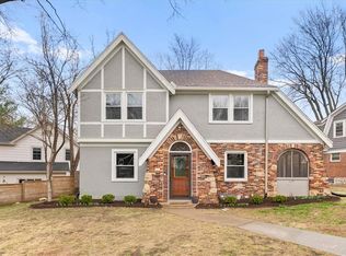 42 W 69th St, Kansas City, MO 64113