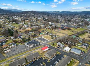 S Pine St, Elizabethton, TN 37643