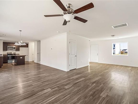 3rd image of 3917 Bissett Way