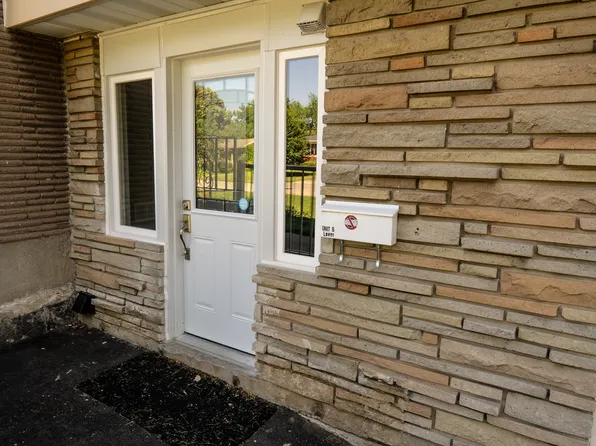 16 Armour Dr, Welland, ON L3C 2N8