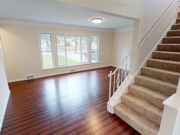 3rd image of 4528 S Frontenac Dr