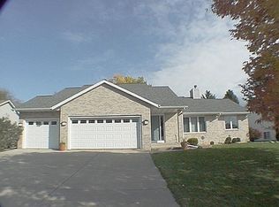 704 Chestnut Crst, Cottage Grove, WI 53527