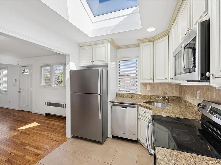 31 Evelyn Ln — Photo 10