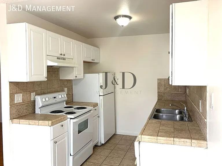 909 S Sunshine Ave S — Photo 16