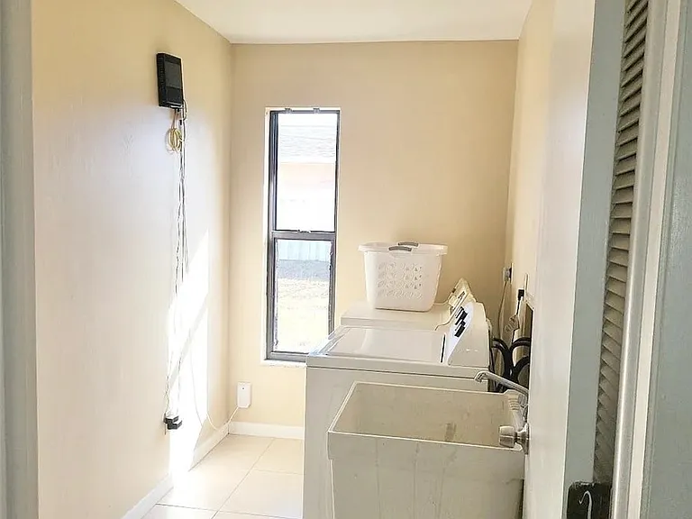 506 SE 26th St — Photo 16