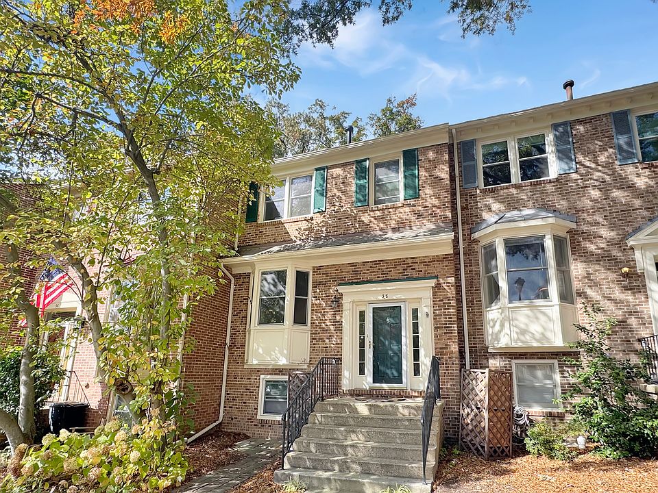 1st image of 38 Carriage House Cir