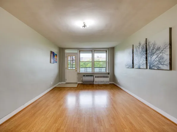 525 Ocean Parkway image 1 of 22