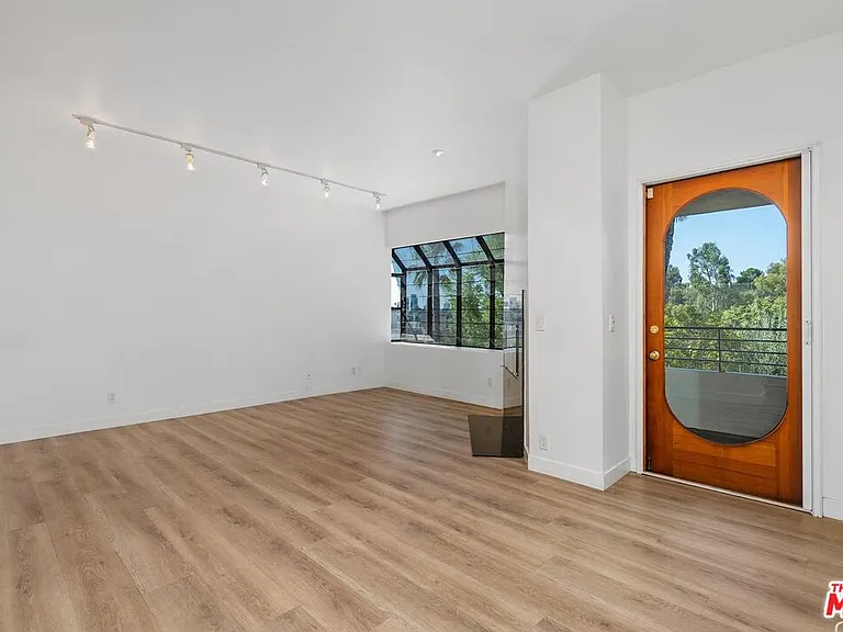 3023 Berkeley Ave #8 — Photo 11