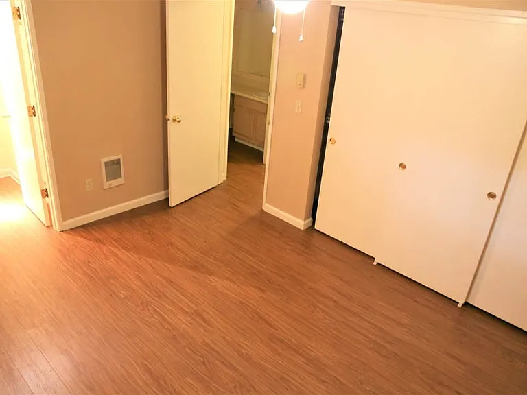 3358 SE Charlotte Pl — Photo 7