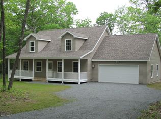 203 Rodeo Dr, Hawley, PA 18428