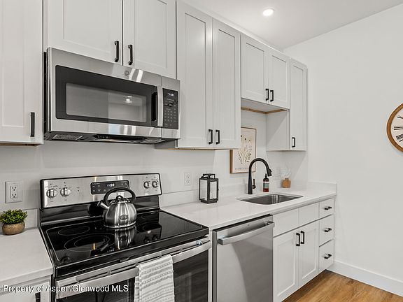 5th image of 766 Tucker St